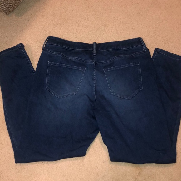 Universal Thread Comfortable Blue Jeans - Picture 6 of 8